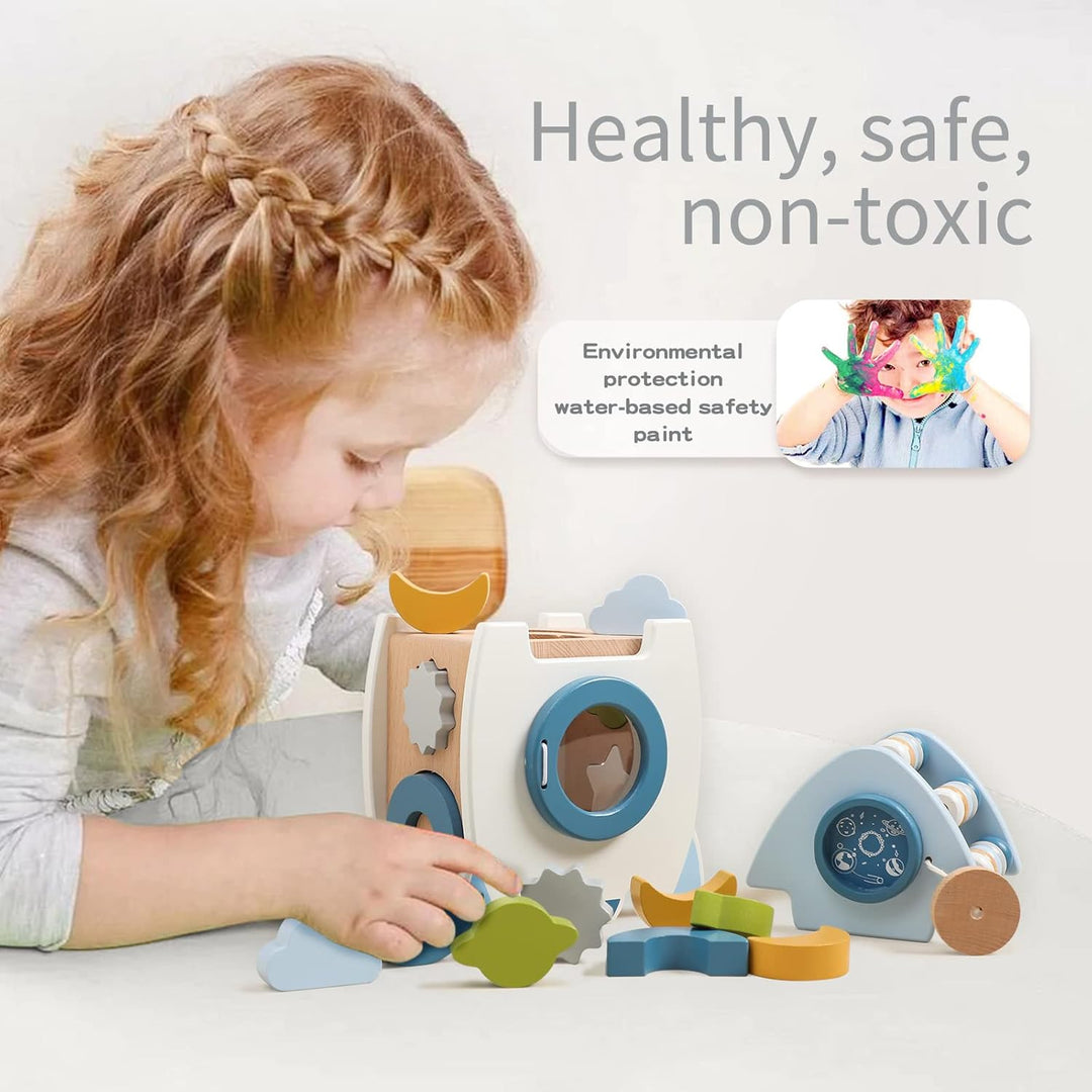 Handgefertigte Montessori-Holzrakete mit verschiedenen Farben und Formen