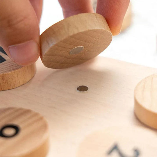 Magnetic learning calendar