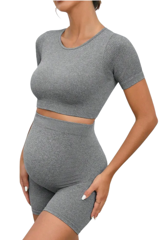 BumpEase™ – Schwangerschaftsset – Nahtloses Crop-Top & High-Waist Shorts