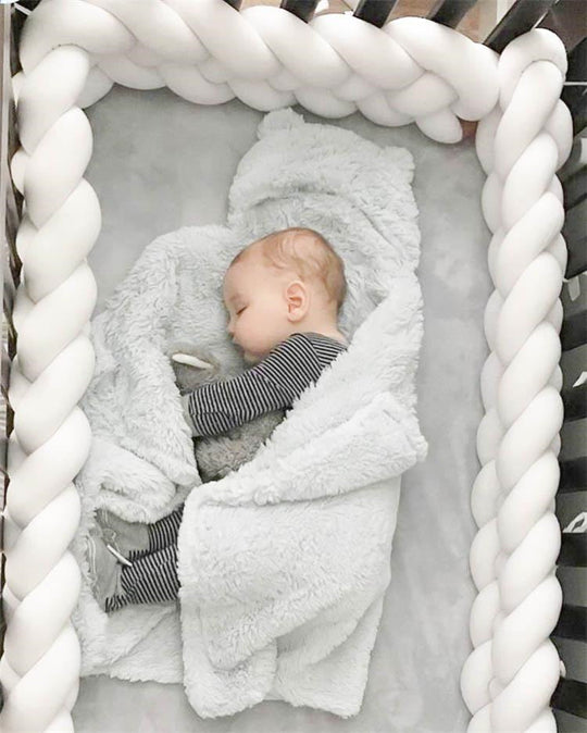 DreamWeave™ – Handgewebter Baby-Stoßfänger