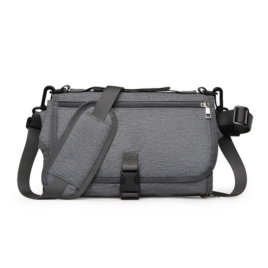 Kompakte Wickelunterlage mit Taschen für unterwegs